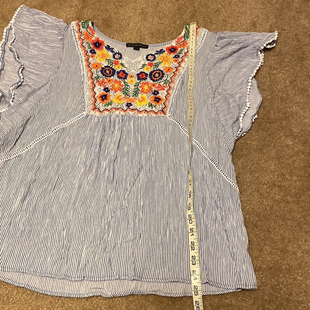 ❤️2 for $10 Blue and White Stripe Top Stitched Flower Designs - Picture 7 of 10